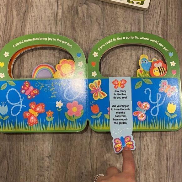 Petite boutique and LAMAZE book bundle - Picture 4 of 5